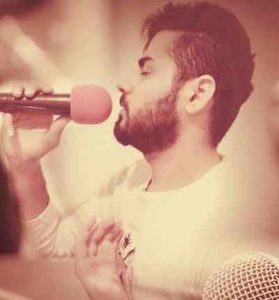 Hossein Amery   Yar nari nari nari 279x300 - دانلود آهنگ عاشقانه یار ناری ناری ناری بغل چناری ناری از حسین عامری
